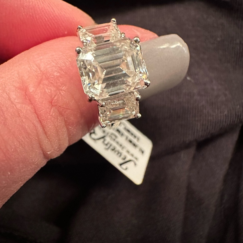 4.3ct Diamond Moissanite, 14kt solid gold ring (w/ certificate)